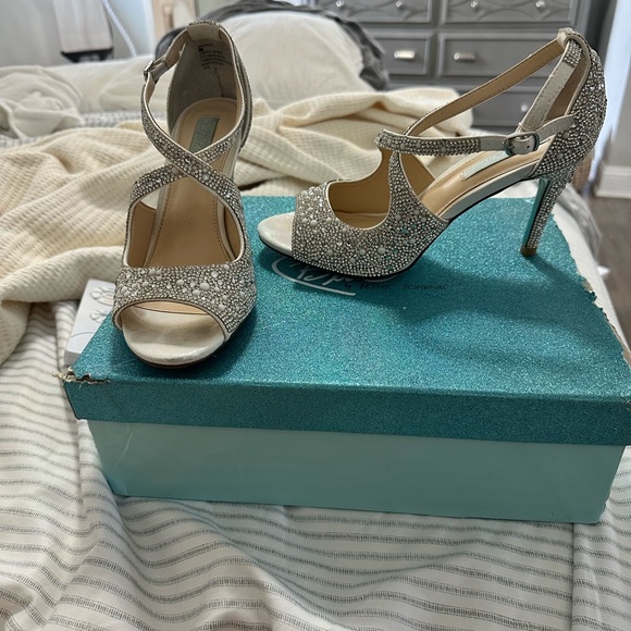 Wedding shoes - Picture 3 of 4